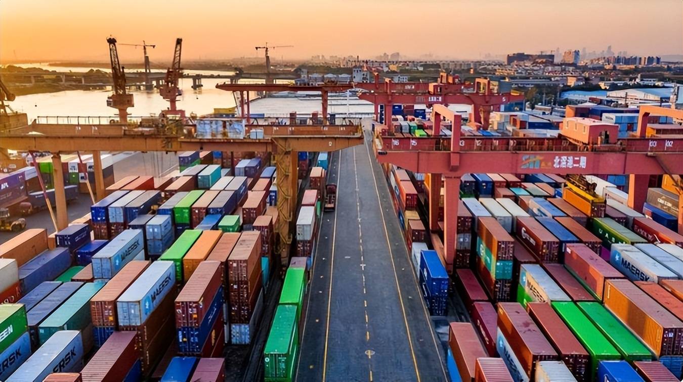 华进口10亿美元商品中国港口变得拥堵J9数字平台难怪特朗普软了美每天对(图4)