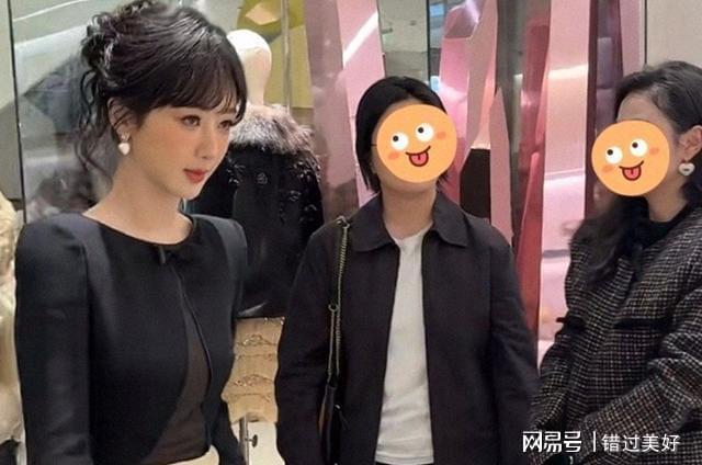 天奴线小时杨紫深陷“整容”风波九游会真人游戏第一品牌出席华伦(图1)