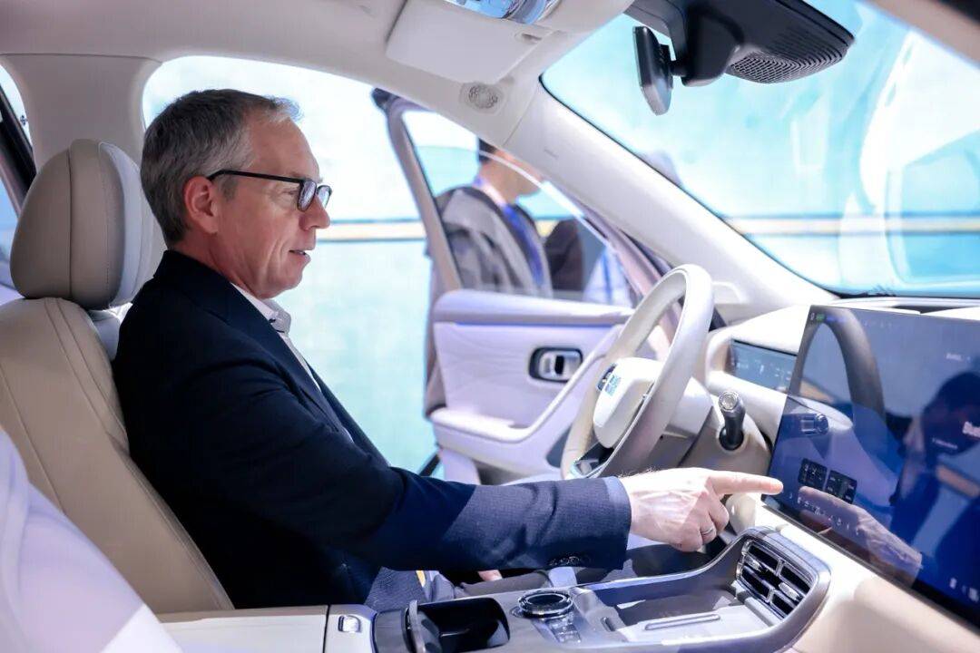 可量产全固态电池遭质疑Google逆袭成功母公司市值超苹果j9国际站雷军：小米将会在今年推出一款重磅产品「全球首款」(图4)